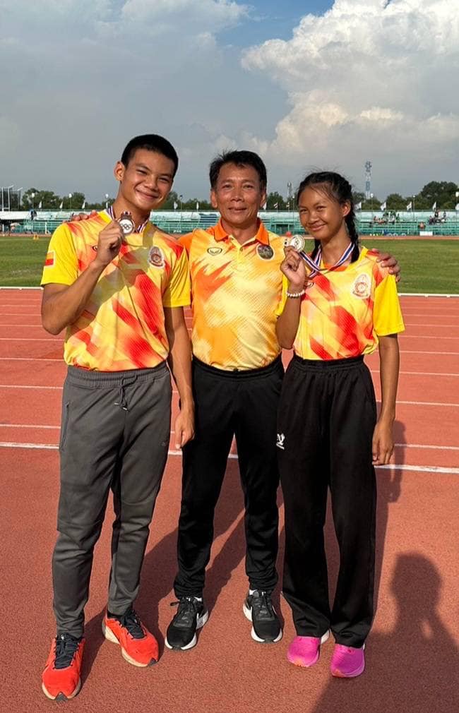 Read more about the article การแข่งขันกรีฑาดาวรุ่งมุ่งโอลิมปิคเยาวชน – ยุวชนชิงแชมปห์แห่งประเทศไทย